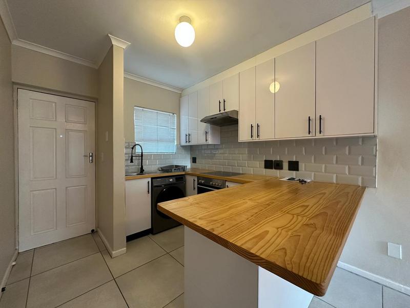 To Let 2 Bedroom Property for Rent in Oakglen Western Cape